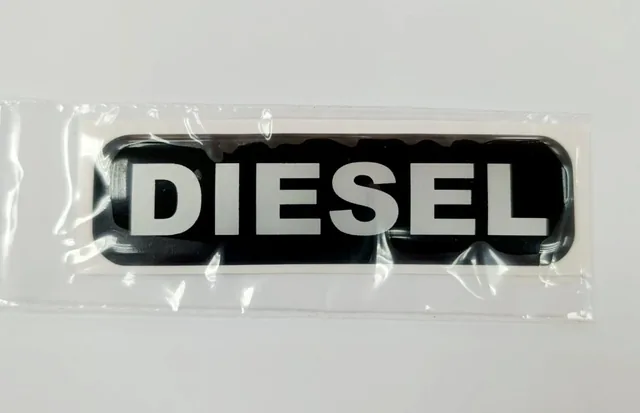 Наклейка на бензобак — 3D Наклейка силіконова DIESEL (9,6х2.6 см) чорний