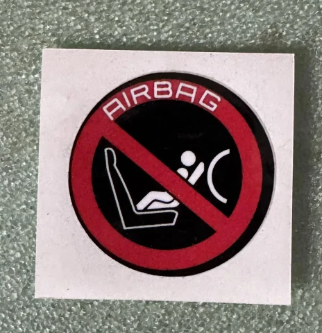 Наклейка вінілова AIRBAG подушка безпеки (d5 см) чорно-червона