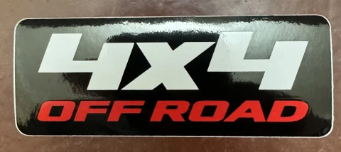 Наклейка виниловая 4х4 off road (9.5х3.5 см) черный/белый/красный