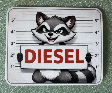 Наклейка вінілова DIESEL Єнот (11,5х9 см)